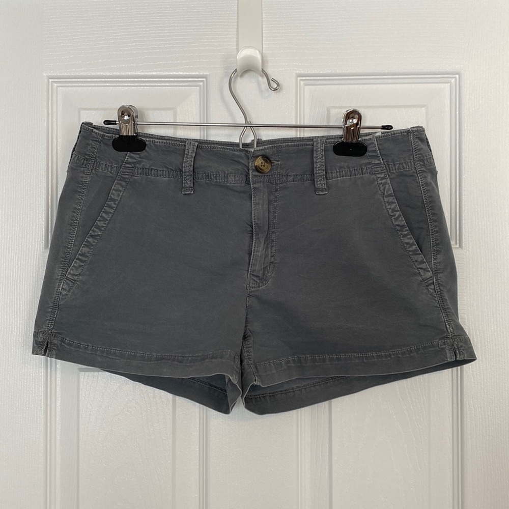 American Eagle super stretch shortie khaki shorts